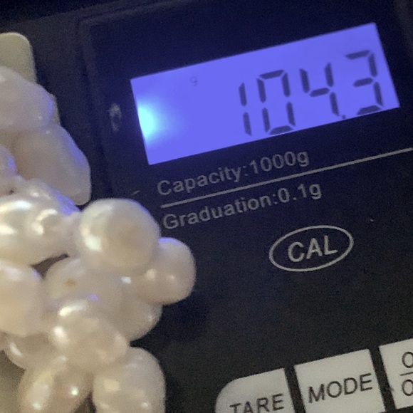 Beautiful 3 rows natural white cultured Baroque beads MOP silver flower clasp - Picture 11 of 11